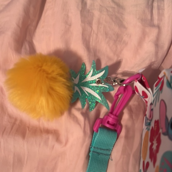 SOLD -Disney Stitch insulated Lunch bag - Picture 2 of 15